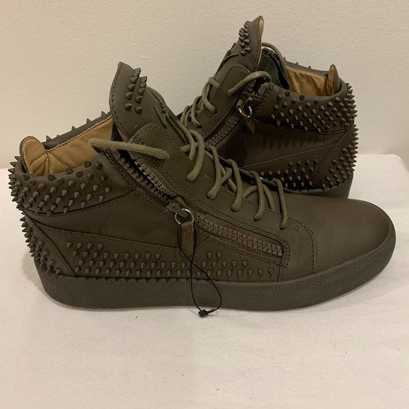 Guiseppe Zanotti - Picture 1 of 5